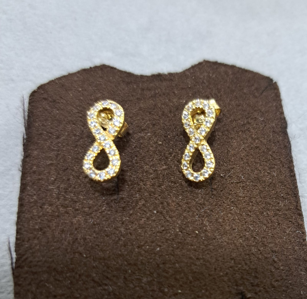 Orecchini con pendenti ovali in oro 18kt. ref.OD205  